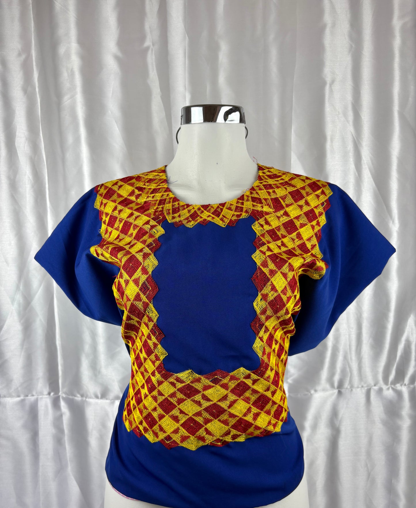 Huipil azul con cadenilla